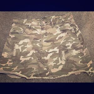 Justice girls green camouflage skirt size 12